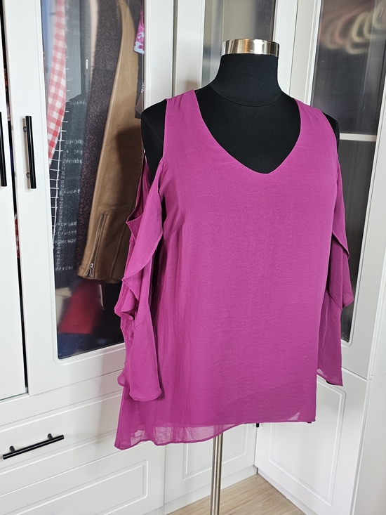 City Chic Tops - NWT City Chic Sangria Cold-Shoulder Ruffle Sleeve Blouse